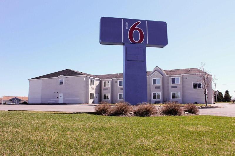 Quality Inn & Suites Watertown Fort Drum Calcium Extérieur photo